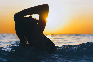 Confira os 5 benefícios da água do mar para a saúde!